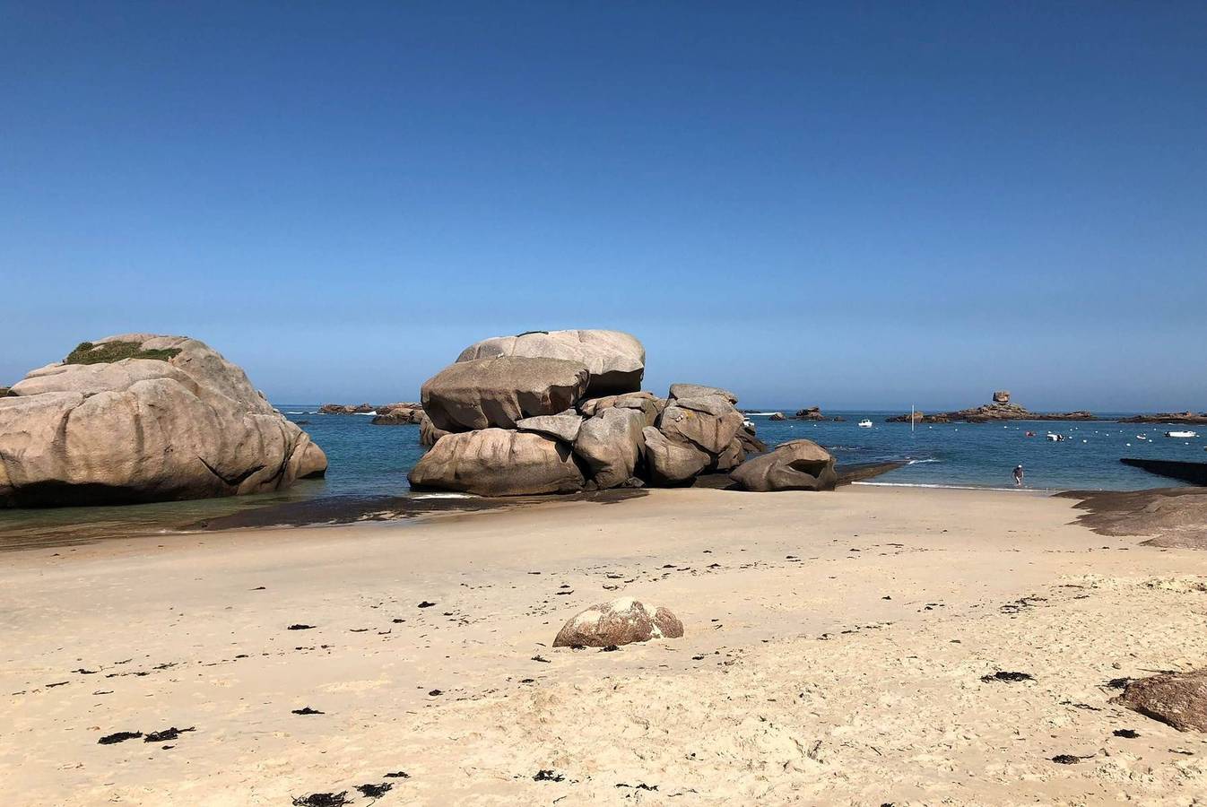 Appartement entier, Très bel appartement en rez-de-chaussée état neuf à 50m plage Coz-Pors à Trégastel in Coz-Pors, Trégastel