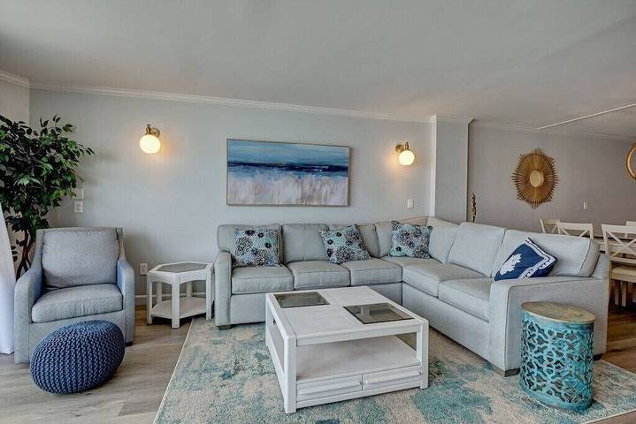 Vacation rental for 9 people, with hot tub and pool as well as yard and sauna in North Topsail Beach