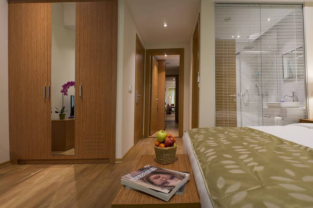 3 rooms connecting  90m2 private suites in nisantasi in Şişli, Istanbul