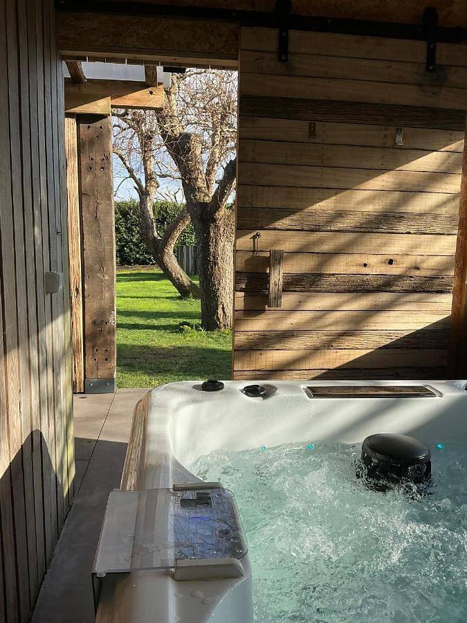 Apartamento para 4 personas, con jacuzzi y jardín en Noya