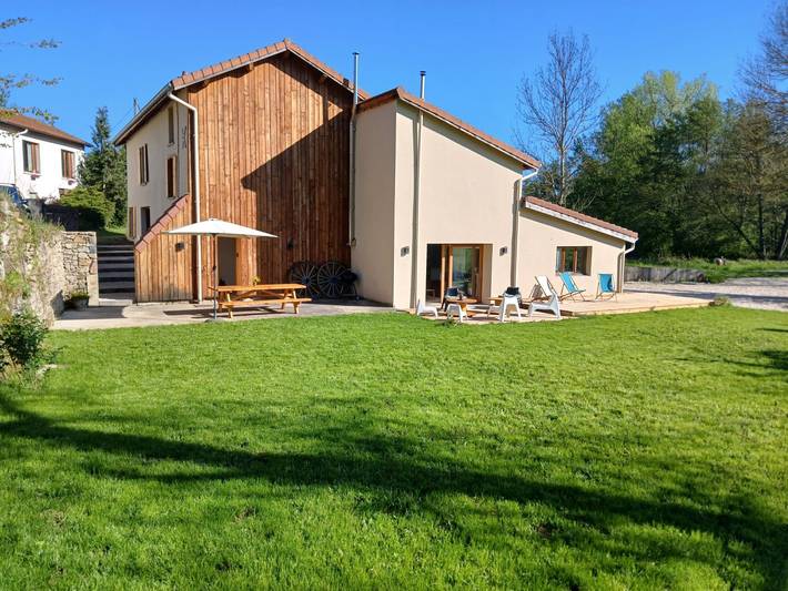 Gîte pour 8 personnes, avec terrasse et jardin dans Saint-Just-la-Pendue