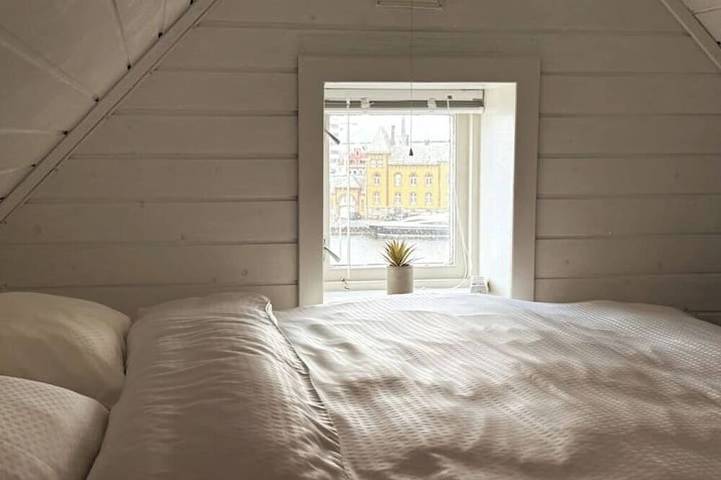 Ganze Wohnung, Panoramic sea view with balcony / Historic Old Town in Storhaug, Stavanger
