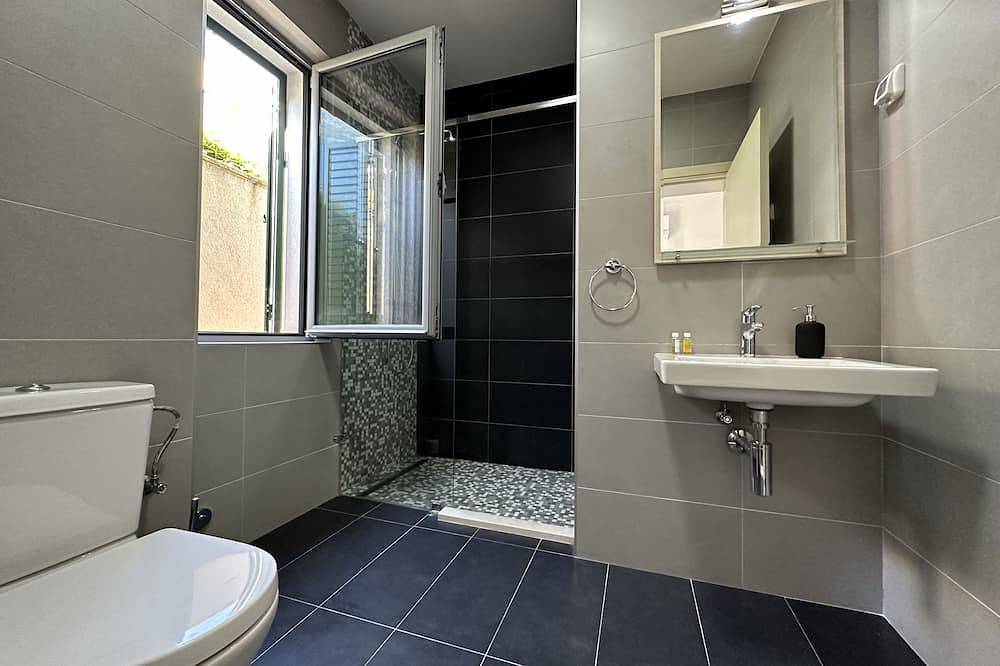 Ganze Wohnung, Lavender Bay Resort, 4 Personen 75 m2 Wohnung G8, Morinj, Montenegro in Donji Morinj, Boka Kotorska