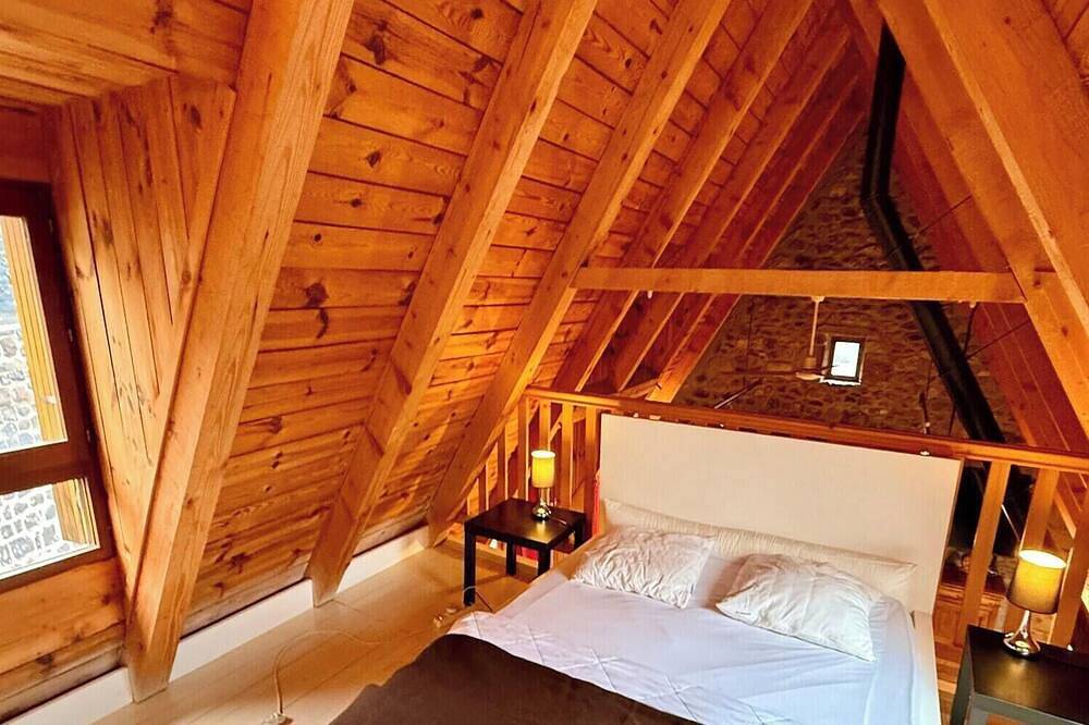 Mountain Retreat for 12 in Murat-le-Quaire, Volcans d'Auvergne Regional Nature Park