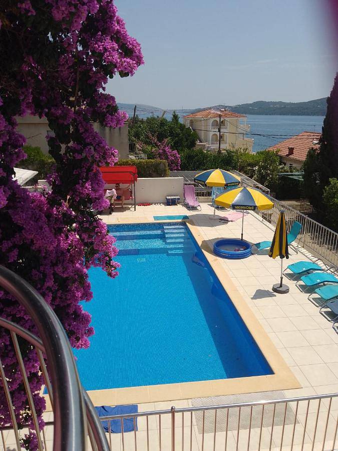 Gästehaus für 4 Personen, mit Garten und Pool sowie Kinderpool und Whirlpool, kinderfreundlich - 1