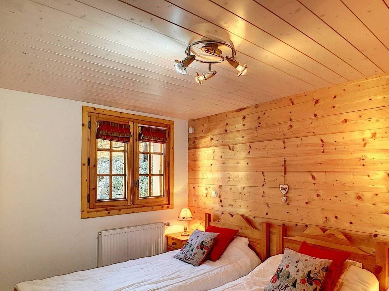 Appartement entier, Ferme rénovée 4 ch, 3 sdb, Parking, Wifi, proche pistes et commerces in Les Carroz, Arâches-la-Frasse