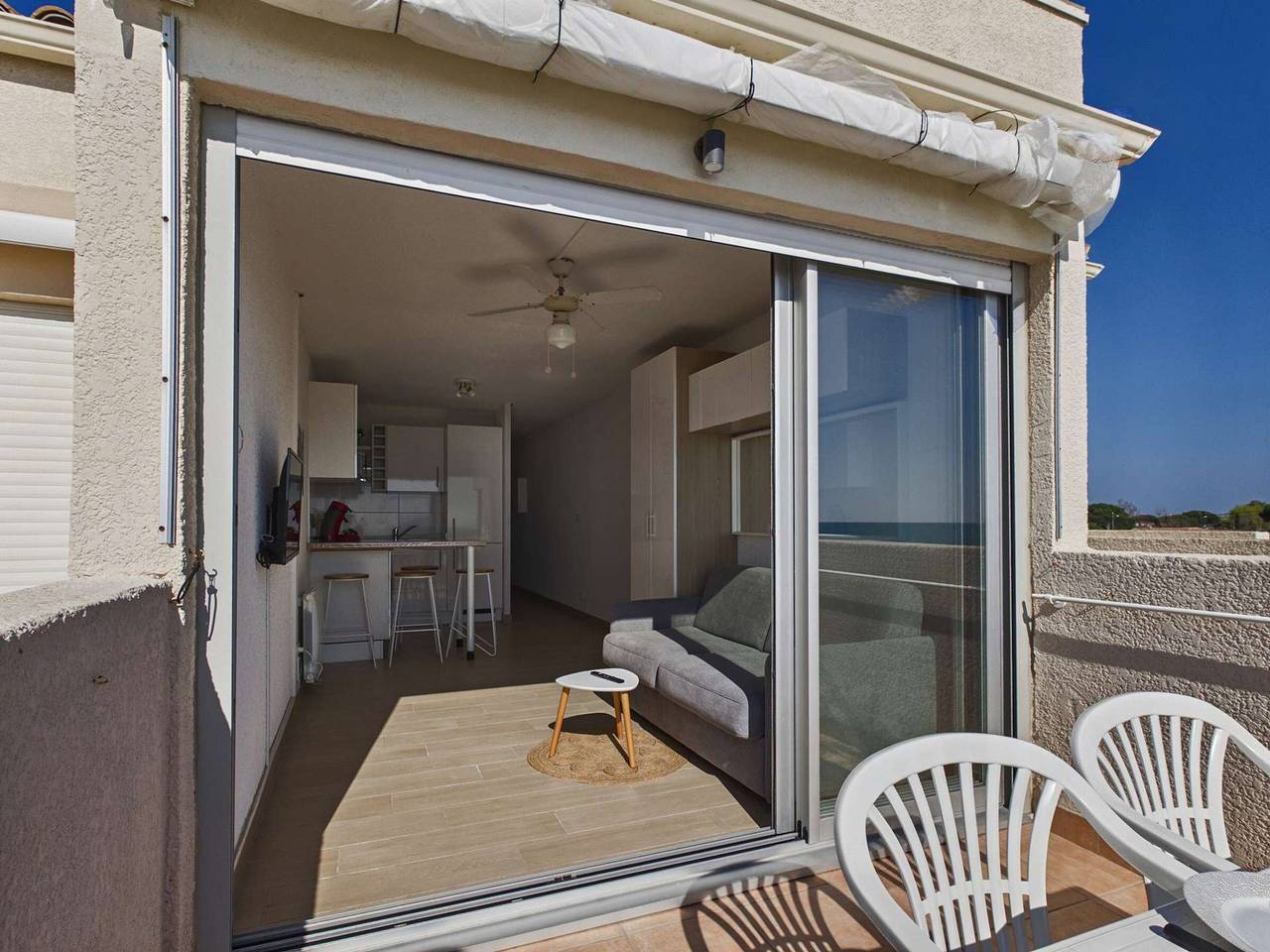Studio entier, Grau d'Agde : Studio cabine avec terrasse, parking privé, vue mer in Grau-d'Agde, Agde
