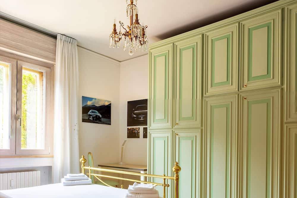Entire apartment, Vacation apartment opposite historic Maserati factory in Modena, Modena Province