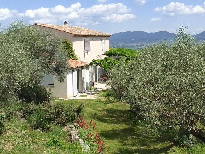 Maison d’hôte pour 3 personnes, avec Terrasse et Jardin ainsi que Piscine et Vue