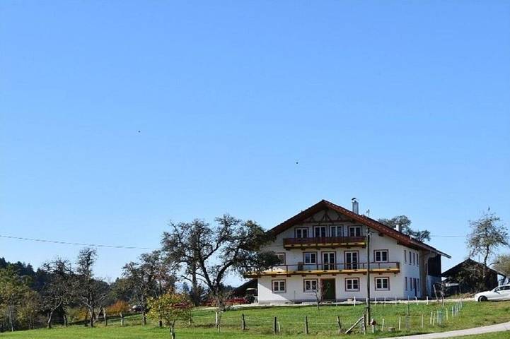 Ferienhaus für 6 Personen, mit Terrasse in Wackersberg