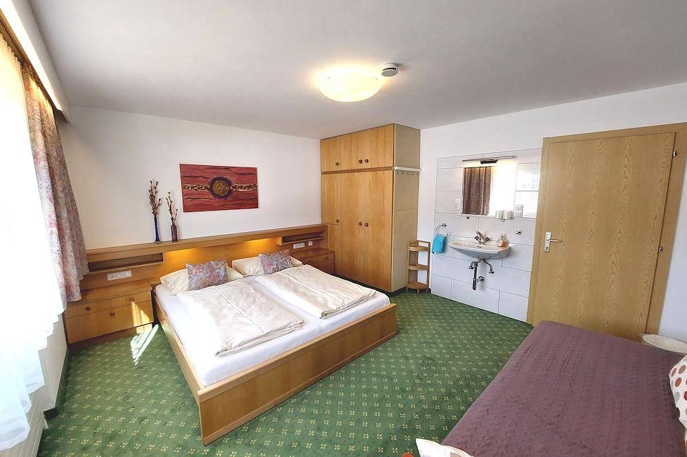 Geheel appartement, Apartment (3) \"Im Wiesengrund\", in Ehrwald-Zugspitze in Ehrwald, Ammergauer Alpen (Oostenrijk)
