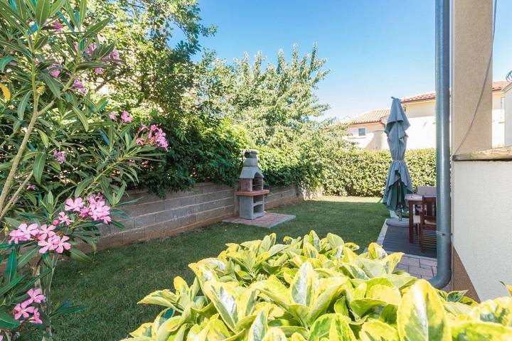 Apartamento entero, Apartamento de vacaciones para 4 personas con jardín in Stinjan, Pula
