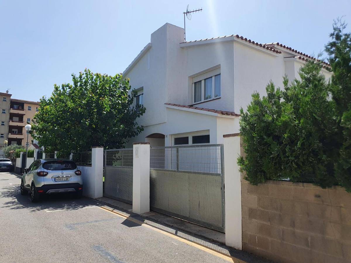 Three-Bedroom Townhouse in l'Estartit, Estartit