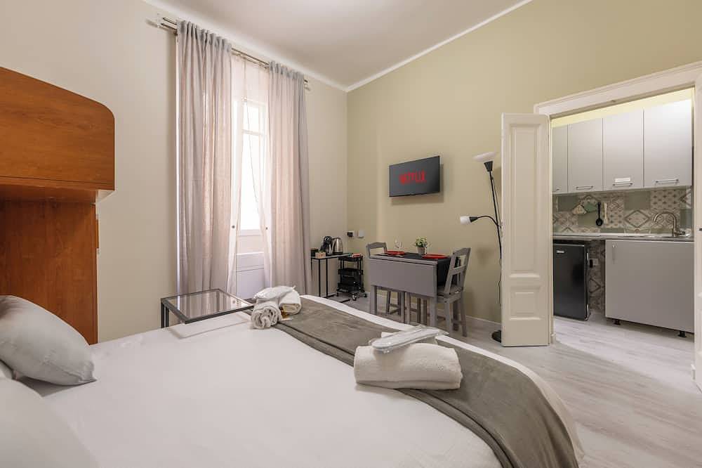 Entire apartment, Cozy studio apartment within walking distance of downtown Como. in Como, Lake Como