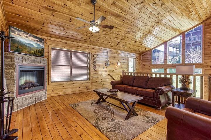 Chalet for 8 people, with pool and hot tub, with pets in Pigeon Forge