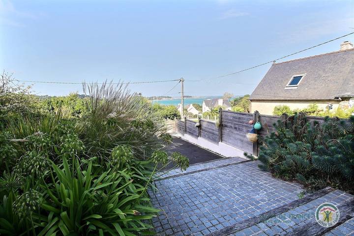 Gîte pour 5 personnes, avec terrasse et jardin à Plougrescant - 3