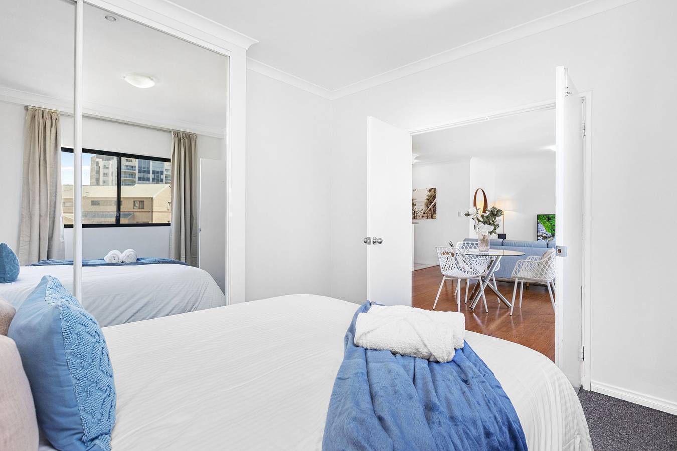 Entire apartment, Modern 2Br | Pool, Gym, Parking in East Perth, Perth