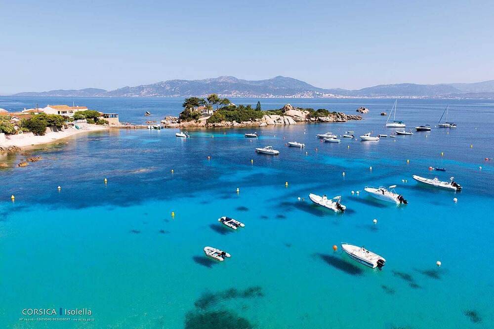 Waterfront family home on a sandy beach in Isolella, Pietrosella