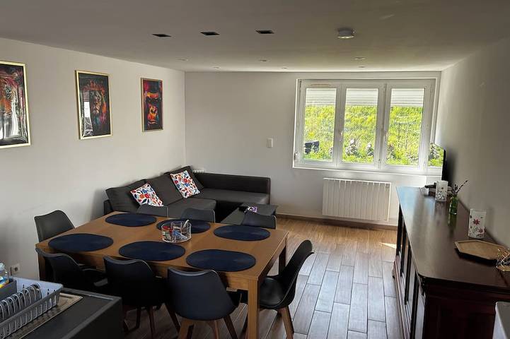 Location de vacances pour 9 personnes, avec Jardin à Crespin (Nord)