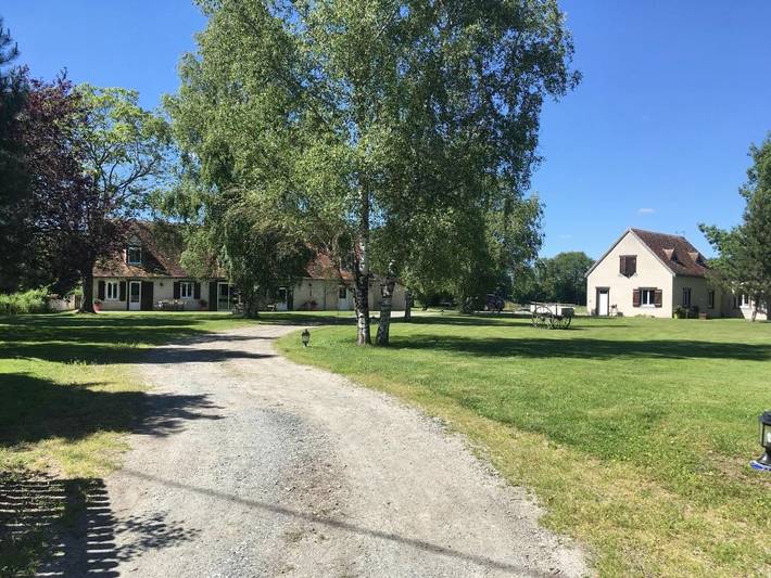 Gîte pour 4 personnes, avec Terrasse ainsi que Jardin et Vue à Neuvy-Saint-Sépulchre - 2