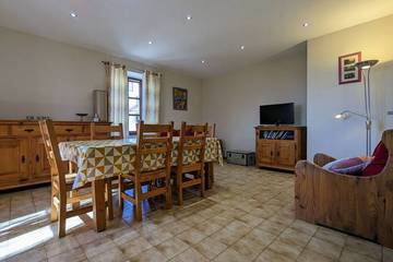 Gîte pour 9 personnes, avec jardin dans Jax