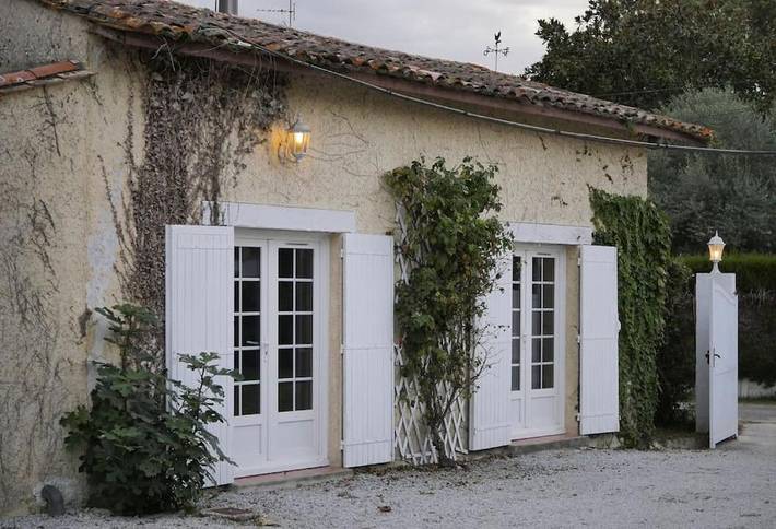 Location de vacances pour 4 personnes, avec Terrasse et Jardin à Villegouge