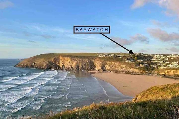 Holiday home for 9 people, with garden and hot tub as well as balcony, with pets in Mawgan Porth