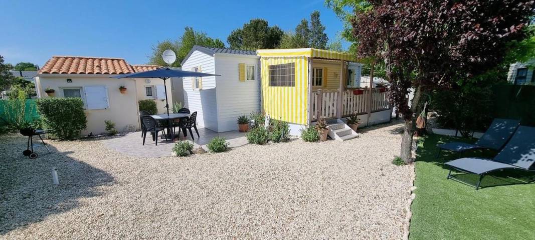 Camping pour 4 personnes, avec terrasse et jardin