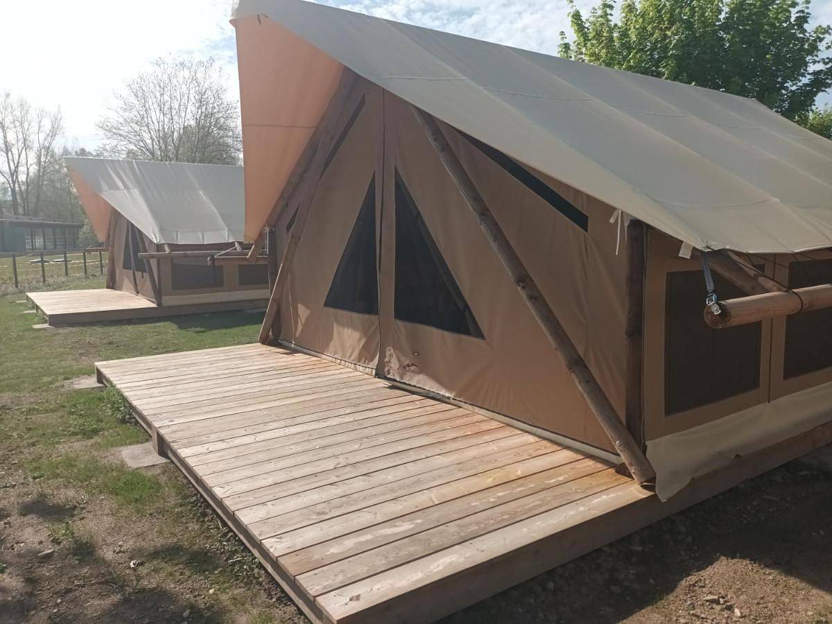 Tent in Saint-Yorre, Région de Vichy
