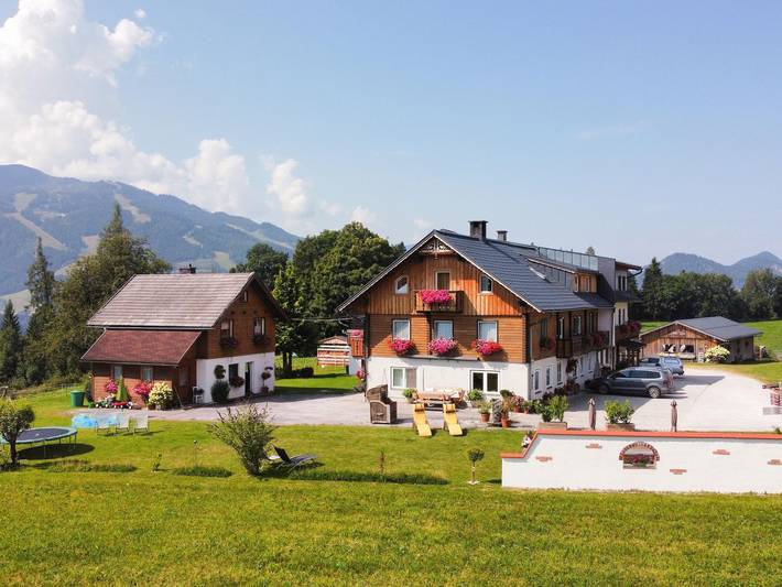 Zimmer für 2 Personen, mit Balkon und Terrasse sowie Garten
