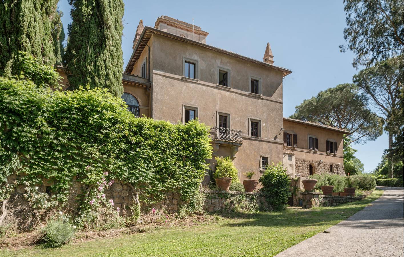 Accogliente appartamento per vacanze con piscina, WiFi e parcheggio vicino a Sutri in Sutri, Lago di Bracciano