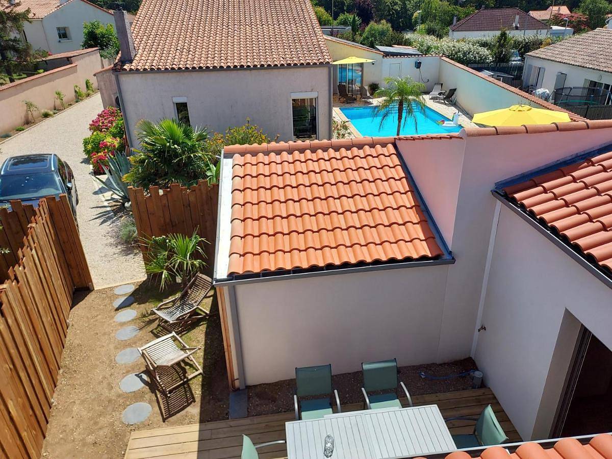Double Room with Pool View in Périgny, Région de La Rochelle