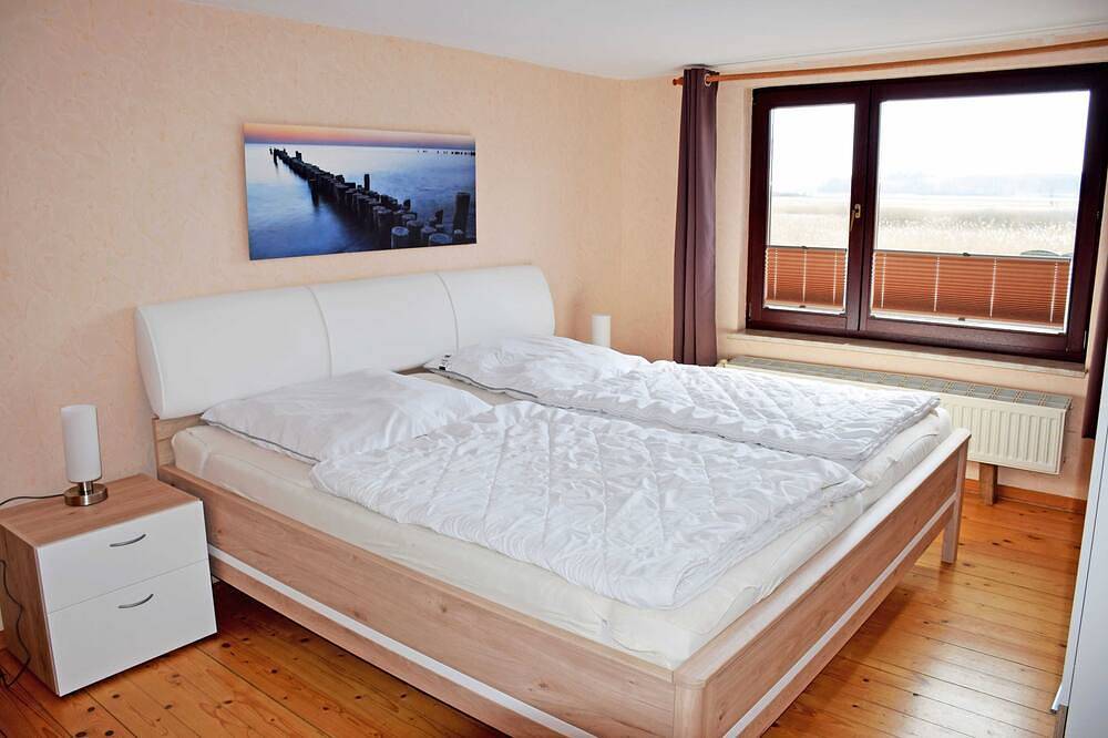Ferienhaus mit Reetdach und ruhiger Lage in Groß Zicker, Mönchgut
