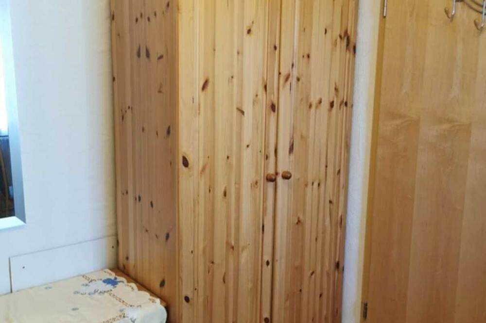 Doppelzimmer Nr. 2, 12m², Etagenbad - Bea´s Gästezimmer in Europa-Park, Herbolzheim