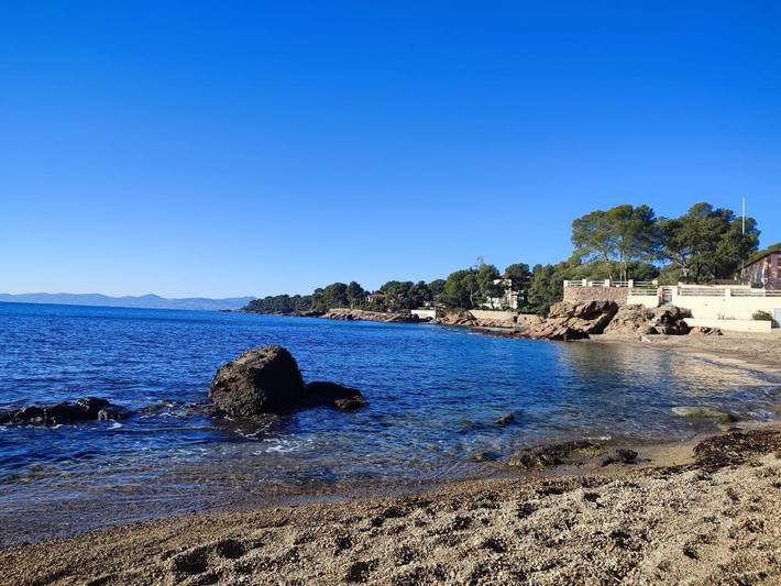 Gîte pour 4 personnes, avec vue et jardin dans Plage D Aigue Bonne