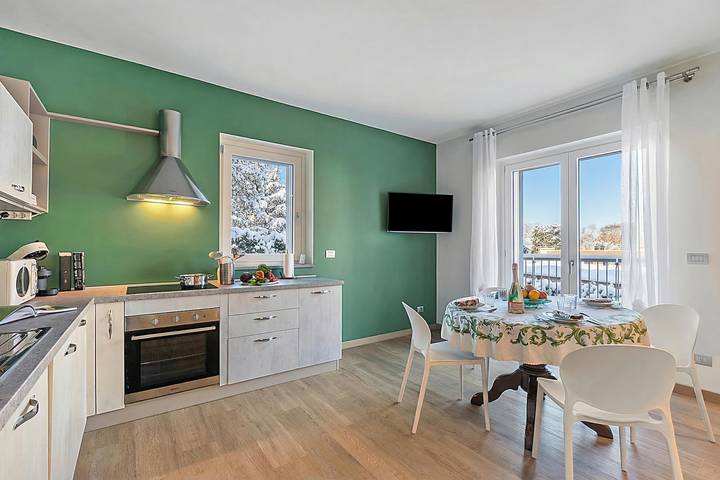 Ferienwohnung für 4 Personen, mit Balkon und Kinderpool in Turin