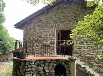 Gîte pour 4 personnes, avec jardin et terrasse, animaux acceptés en Ardèche