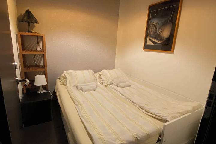 Ganze Wohnung, Zentral gelegen und ruhige Wohnung im Hausboot, Amsterdam pur sang in Amsterdam-Nord, Holländische Küste