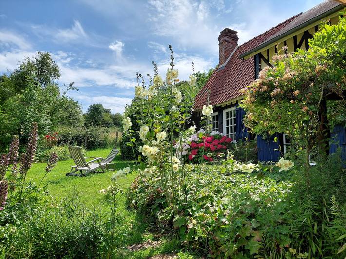 Holiday Home 'Le Paradis' with Private Terrace, Private Garden and Wi-Fi in Les Champeaux, Argentan Området