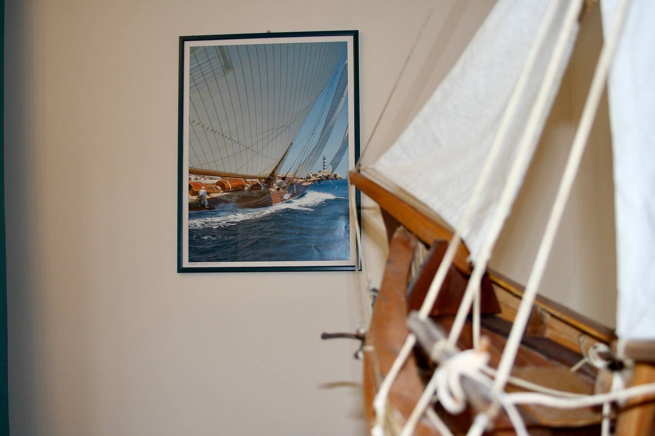 Apartamento entero, Apartamento 'Il Boma - Capitan Libeccio' con vistas al lago, Wi-Fi y aire acondicionado in Garda, Montañas Garda