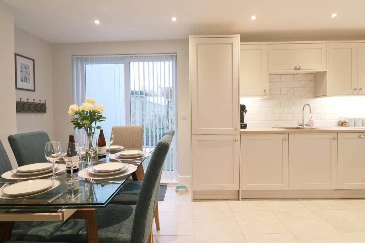 Townhouse, close to harbour with sea views in Padstow, Cornwall