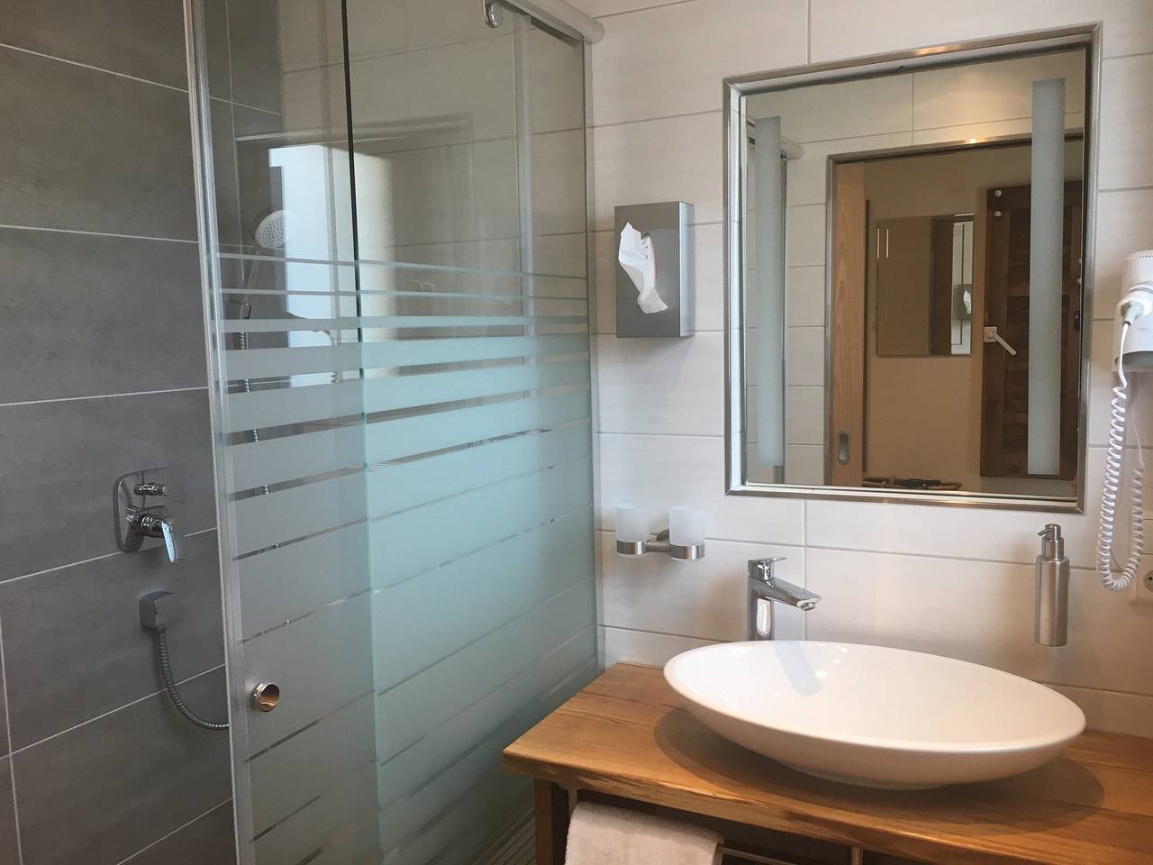 Ganze Wohnung, Apartment 6 mit Gemeinschaftsterrasse und Wlan in Mössingen, Neckar-Alb