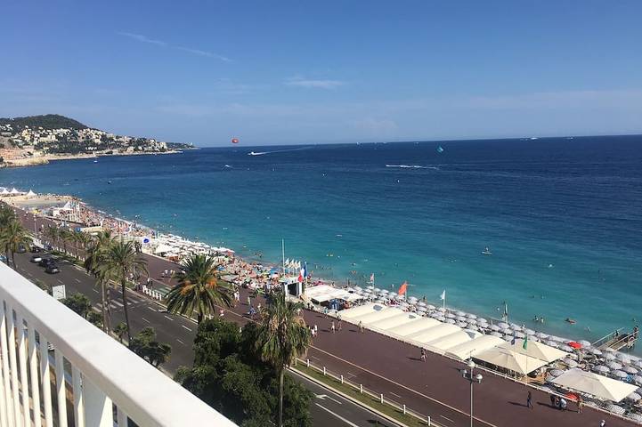 Gîte pour 2 personnes, avec terrasse et piscine dans Office De Tourisme Et Des Congres De Nice