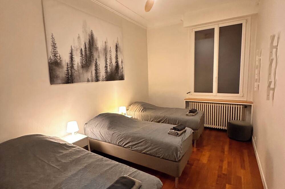 Appartement entier, Appartement de  120M2. 7 Lits. 5 minutes du Métro in Les Lilas, Seine-Saint-Denis