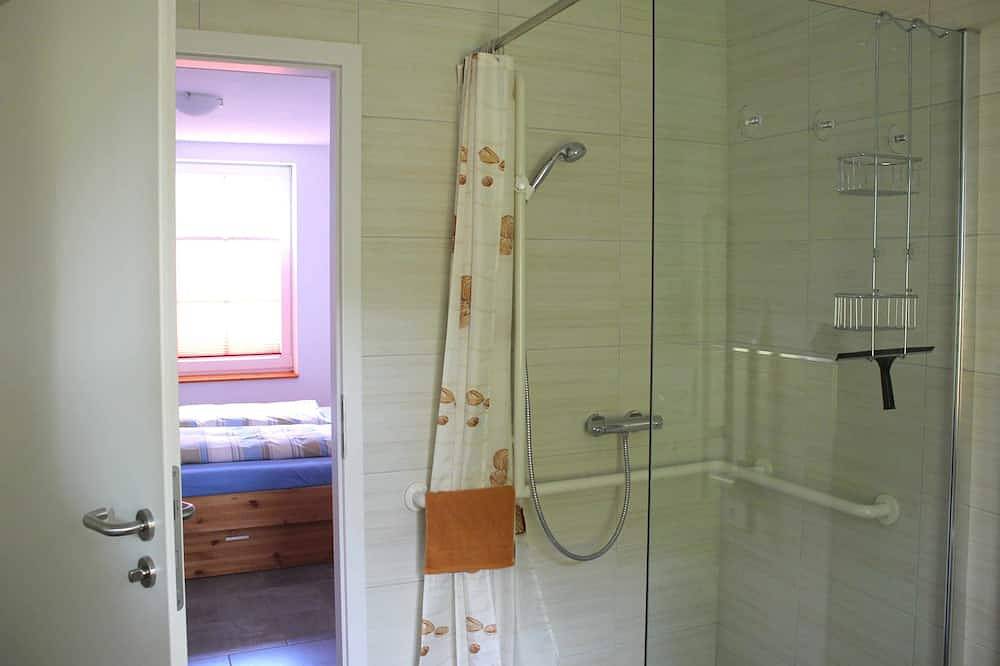 Fz first floor - vacation room with bed and breakfast in Bollewick, Müritz