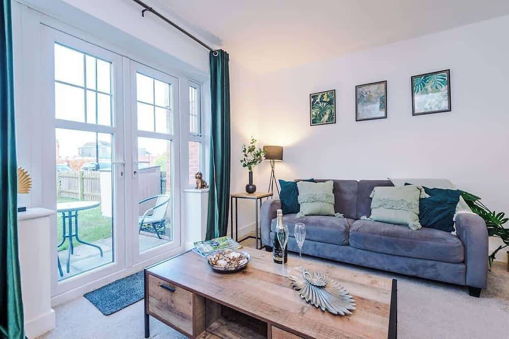 Modern house, ideal for contractors, sleeps 8! in Crewe, Cheshire East