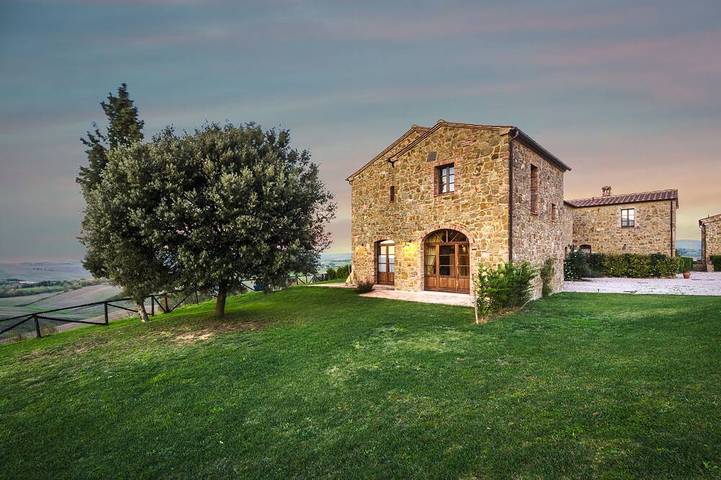 Apartamento para 5 personas, con jardín además de terraza y piscina, Se admiten mascotas en Montalcino