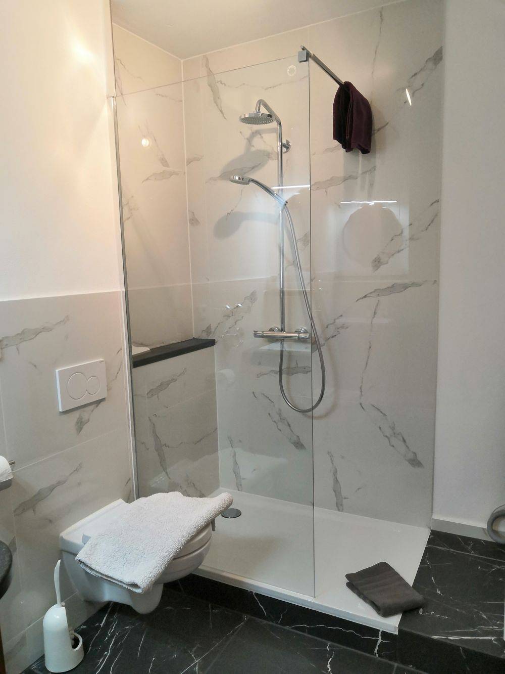 Ganze Ferienwohnung, Ferienwohnungen Schelhas - Ferienwohnung, 2.Stock Süd-Ost mit großem Balkon, 44 qm, 1 Zimmer Appartement in Prien, Prien am Chiemsee