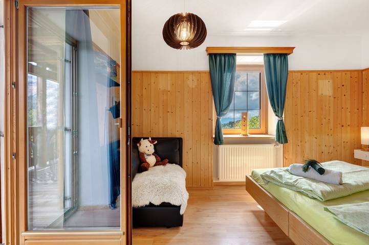 Entire apartment, Holiday Apartment 'Huanzhof Ferienwohnung Lerch' with Mountain View, Private Terrace & Wi-Fi in Aldein, South Tyrol