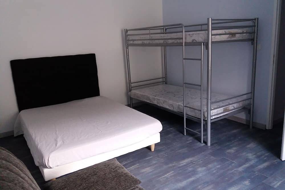 Renovated holiday home - sleeps 8 in Flaviac, Privas